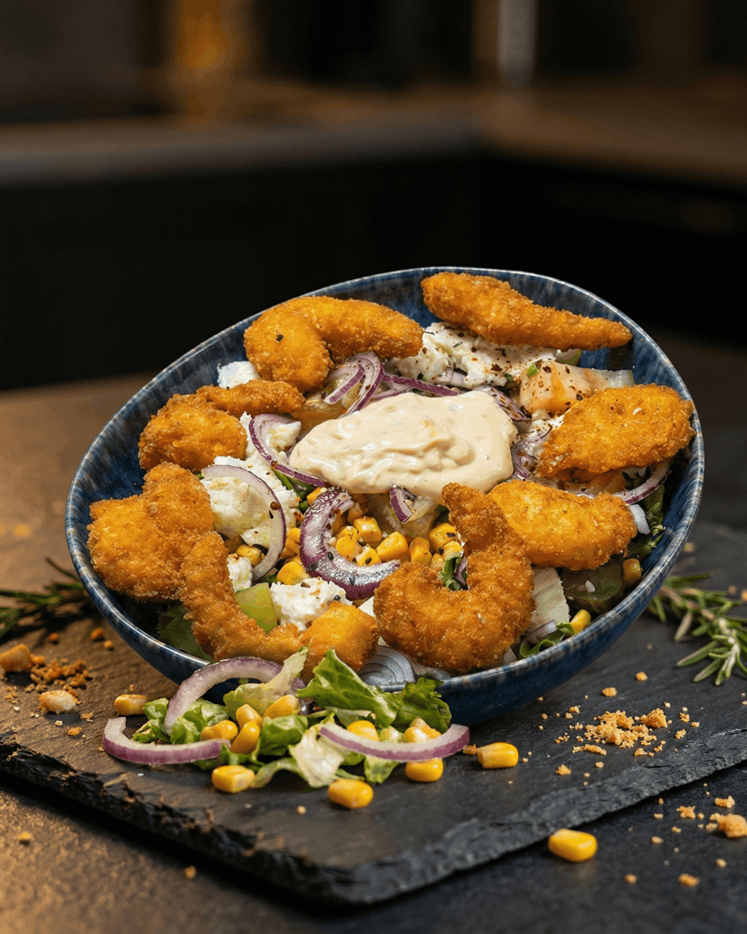 Salada do Monte com camarão crocante e milho